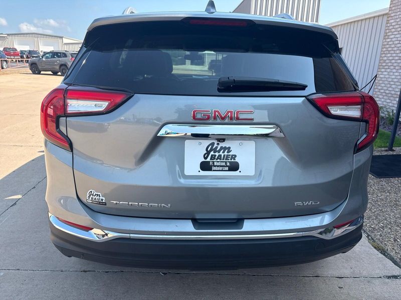 Used 2024 GMC Terrain SLTImage 9