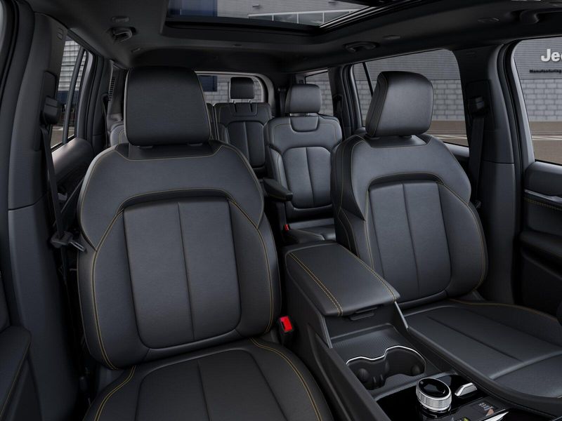 New 2026 Jeep Grand Cherokee L 85th Anniversary Edition 4x4Image 9