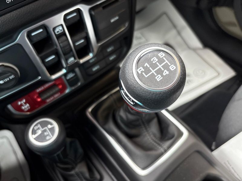 2025 Jeep Wrangler 4-door WillysImage 17