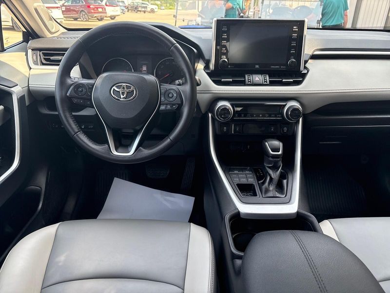 Used 2021 Toyota RAV4 XLE PremiumImage 5