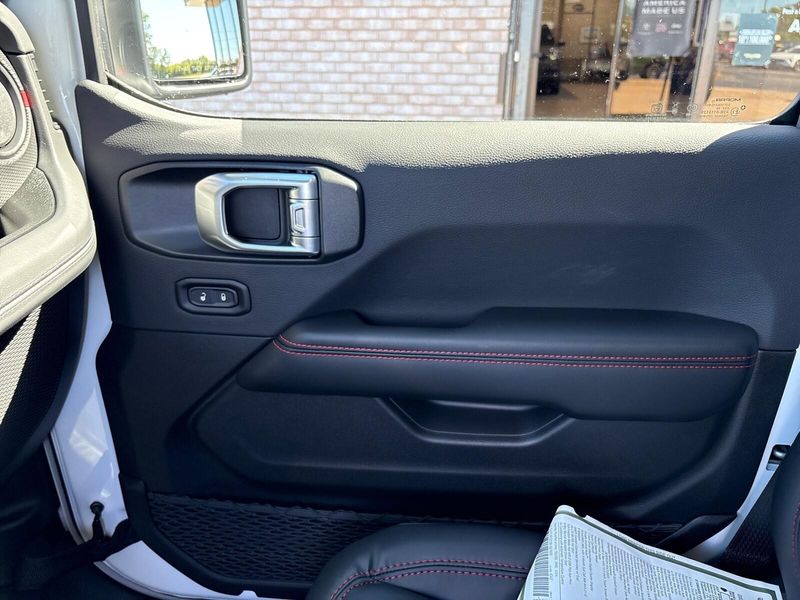 New 2027 Jeep Wrangler 4-door RubiconImage 12
