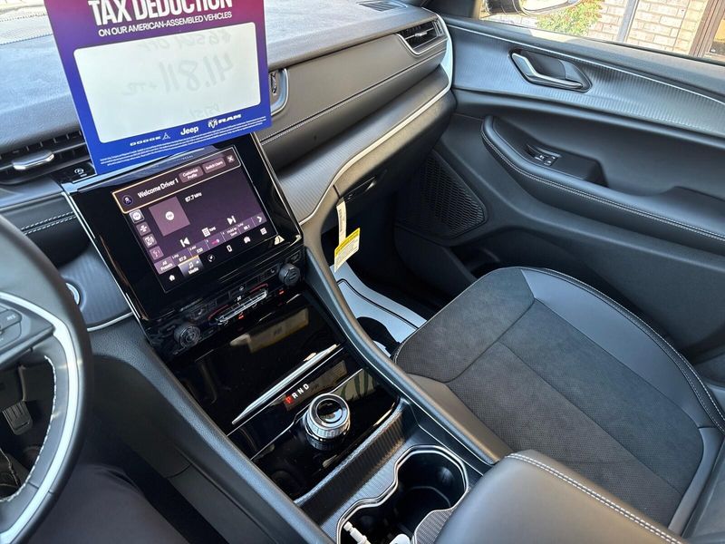New 2025 Jeep Grand Cherokee Altitude X 4x4Image 16