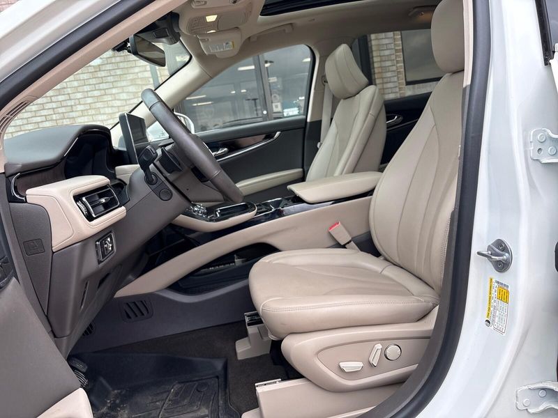 Used 2023 Lincoln Nautilus ReserveImage 14