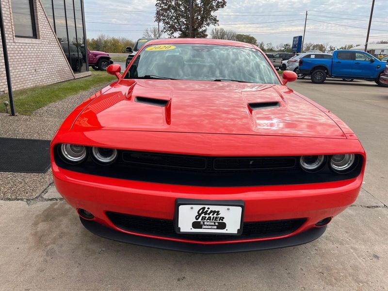 2020 Dodge Challenger SXTImage 6