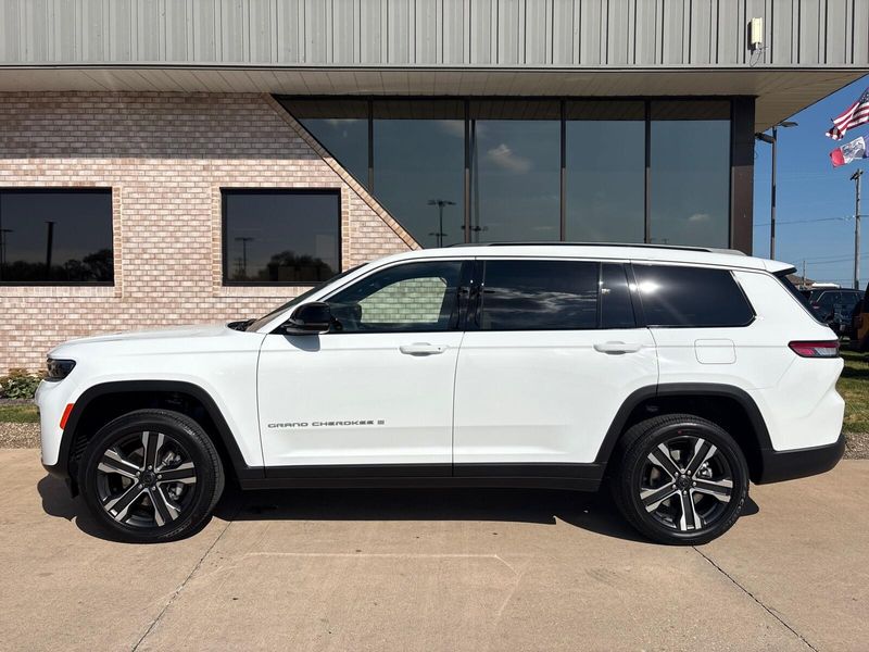 New 2027 Jeep Grand Cherokee LimitedImage 2