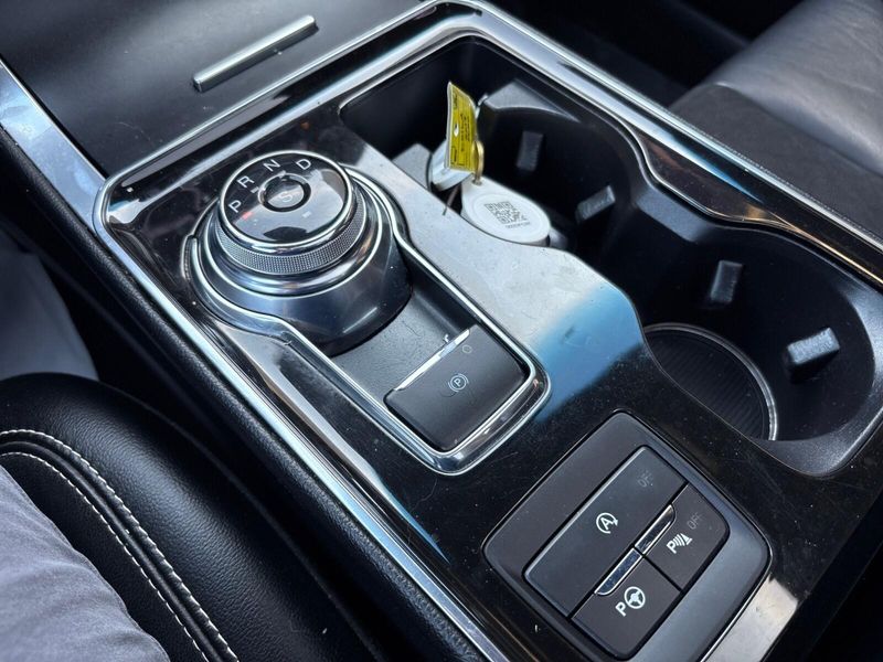 Used 2019 Ford Edge STImage 19