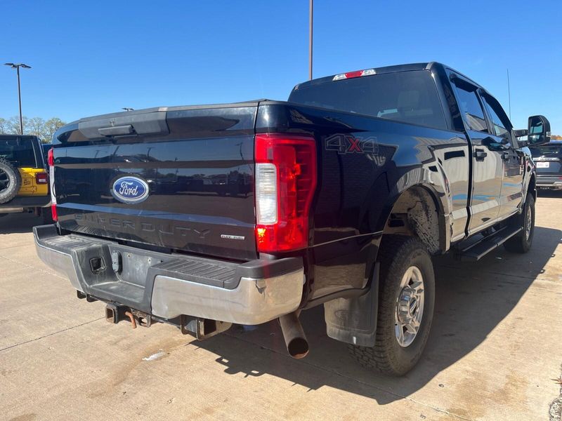 2017 Ford F-250 LariatImage 9