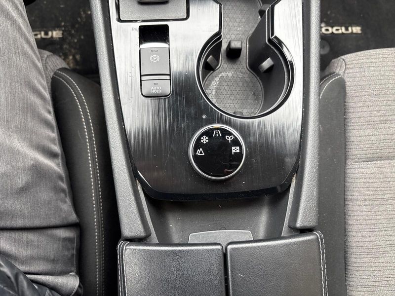 Used 2023 Nissan Rogue SVImage 19