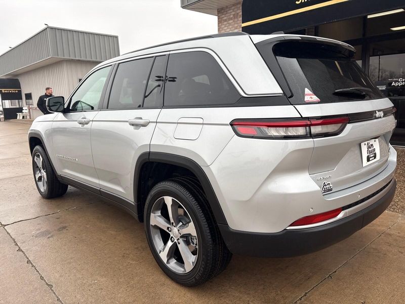 New 2026 Jeep Grand Cherokee Limited 4x4Image 11