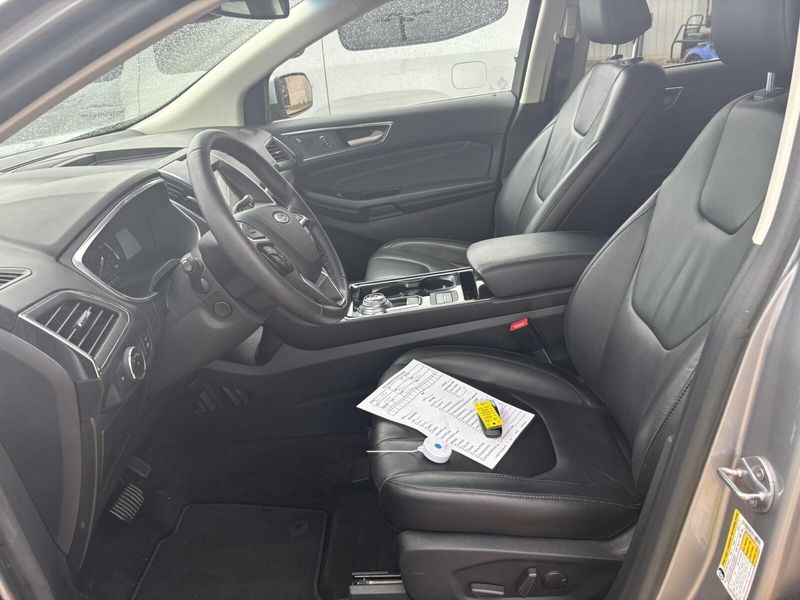 Used 2020 Ford Edge TitaniumImage 8
