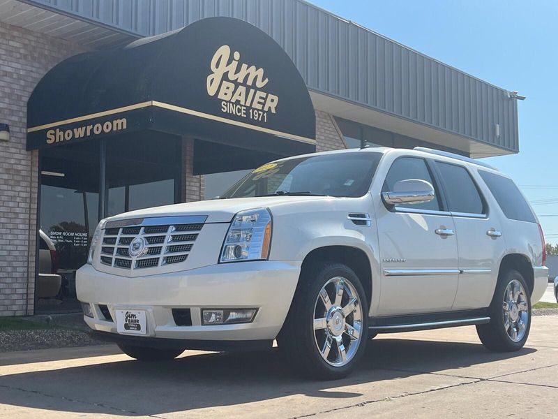 2012 Cadillac Escalade LuxuryImage 1