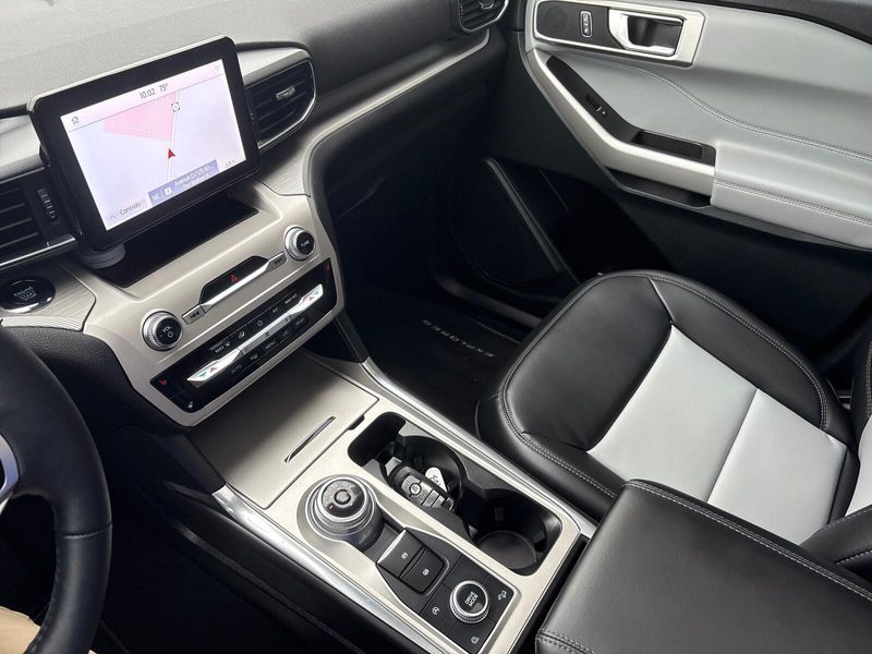 2024 Ford Explorer XLTImage 18