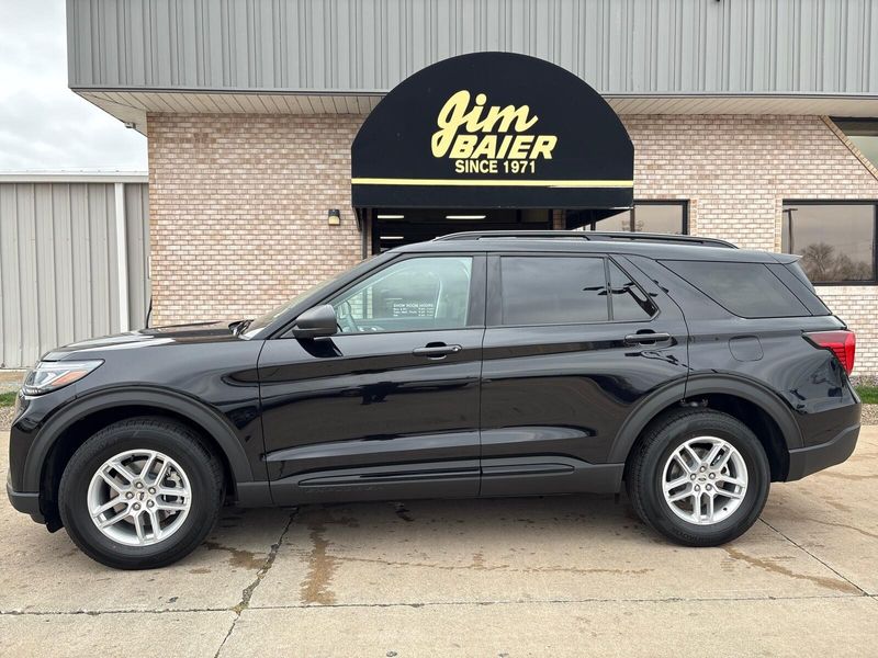 2026 Ford Explorer photo 2