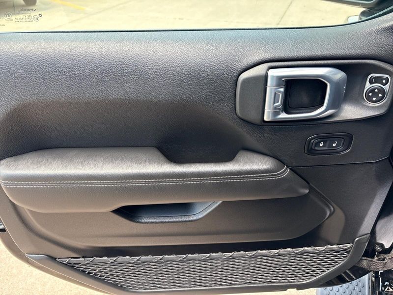 Used 2021 Jeep Wrangler Unlimited SaharaImage 13