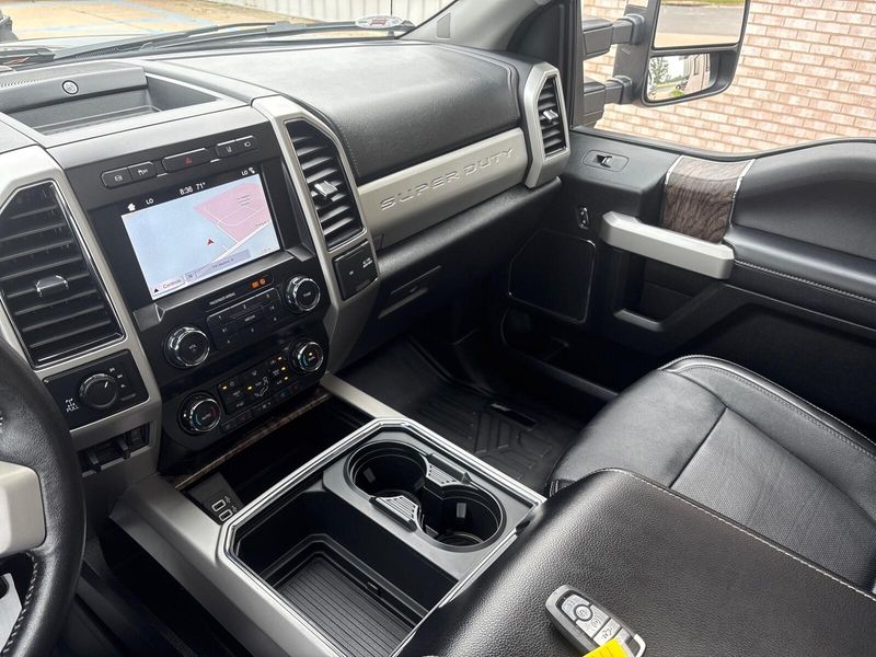 2019 Ford F-250 LariatImage 19