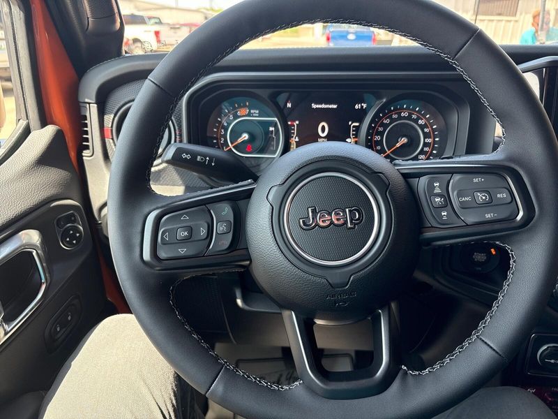 2025 Jeep Wrangler 4-door RubiconImage 14