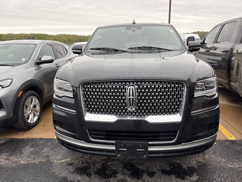 2022 Lincoln Navigator ReserveImage 2