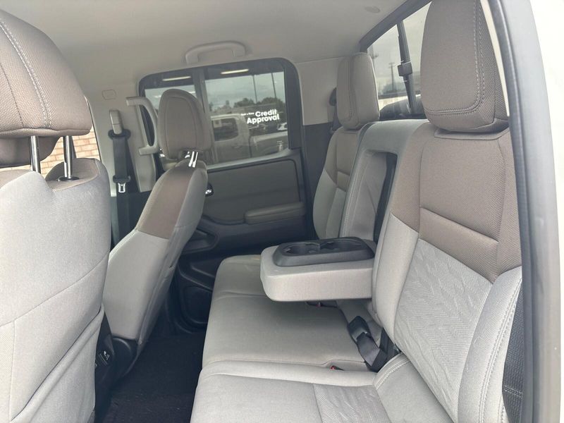 2022 Nissan Frontier SVImage 4