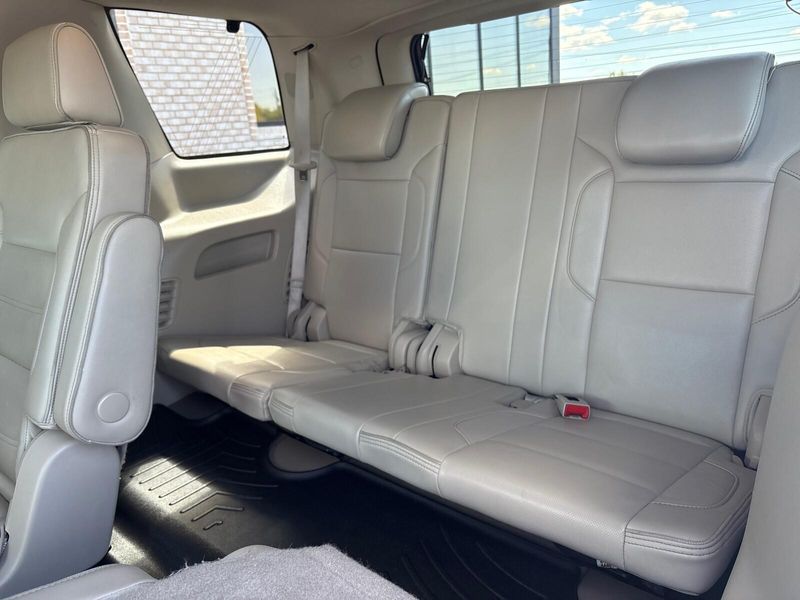 Used 2017 GMC Yukon DenaliImage 5