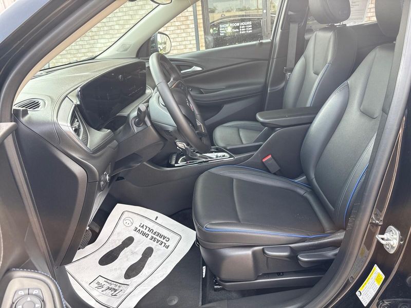 2025 Buick Encore GX Sport TouringImage 3