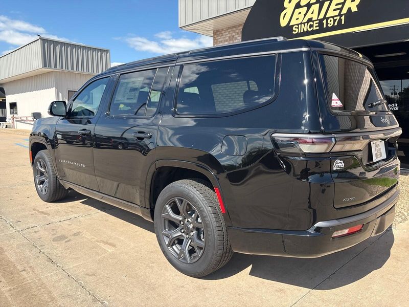 2026 Jeep Grand Wagoneer Limited Altitude 4x4Image 15