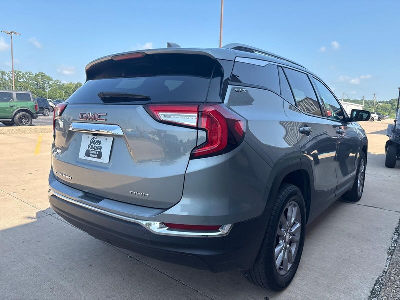 Used 2024 GMC Terrain SLTImage 8