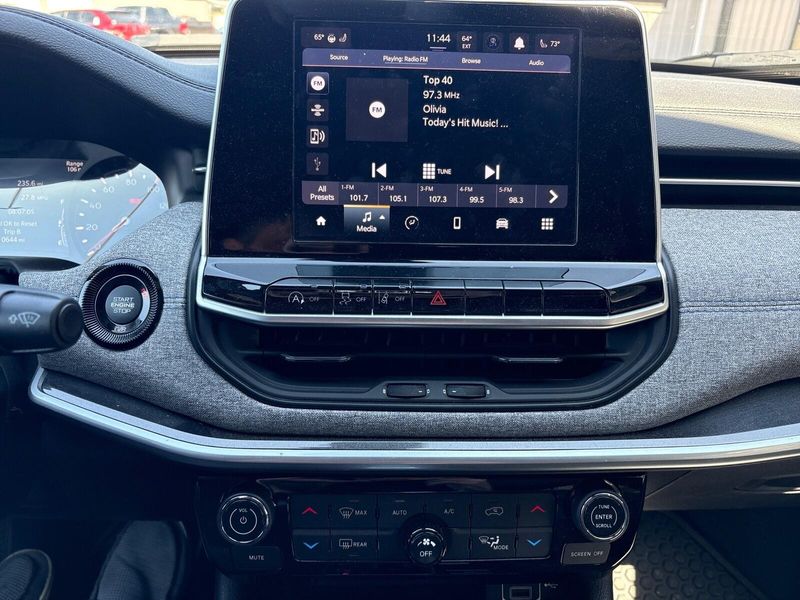 Used 2025 Jeep Compass LatitudeImage 12