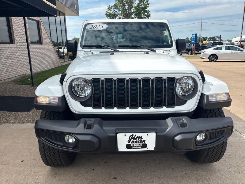 New 2025 Jeep Gladiator Nighthawk 4x4Image 6