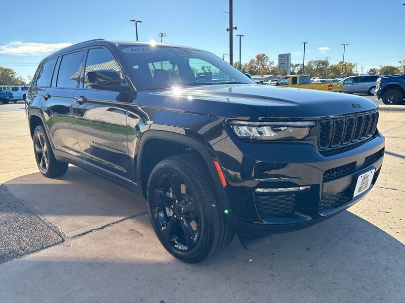 New 2025 Jeep Grand Cherokee L Limited 4x4Image 9