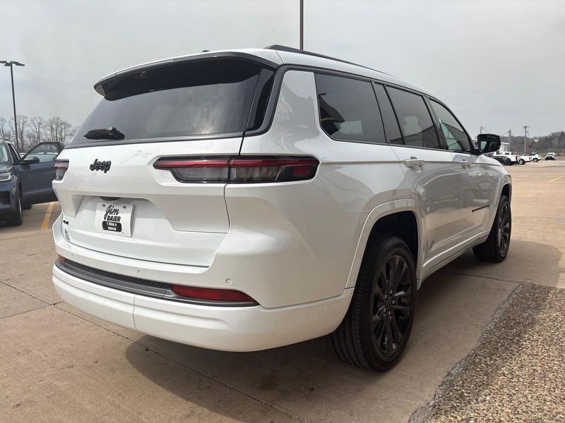 New 2026 Jeep Grand Cherokee L Limited Reserve 4x4Image 11