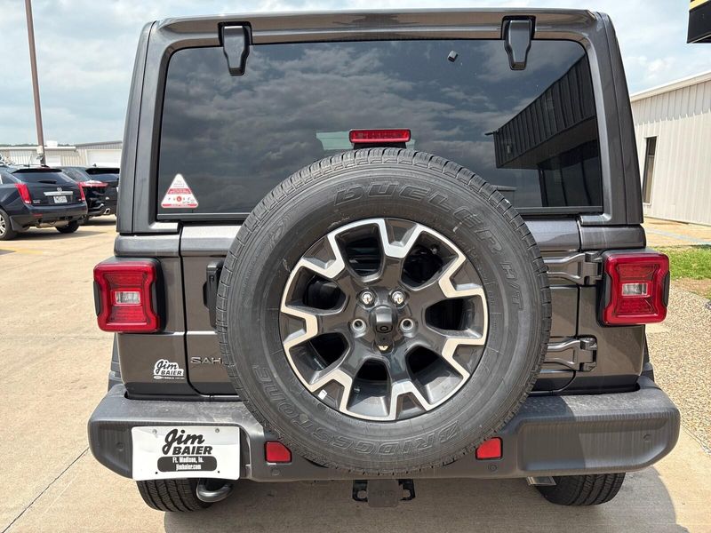 2025 Jeep Wrangler 4-door SaharaImage 9