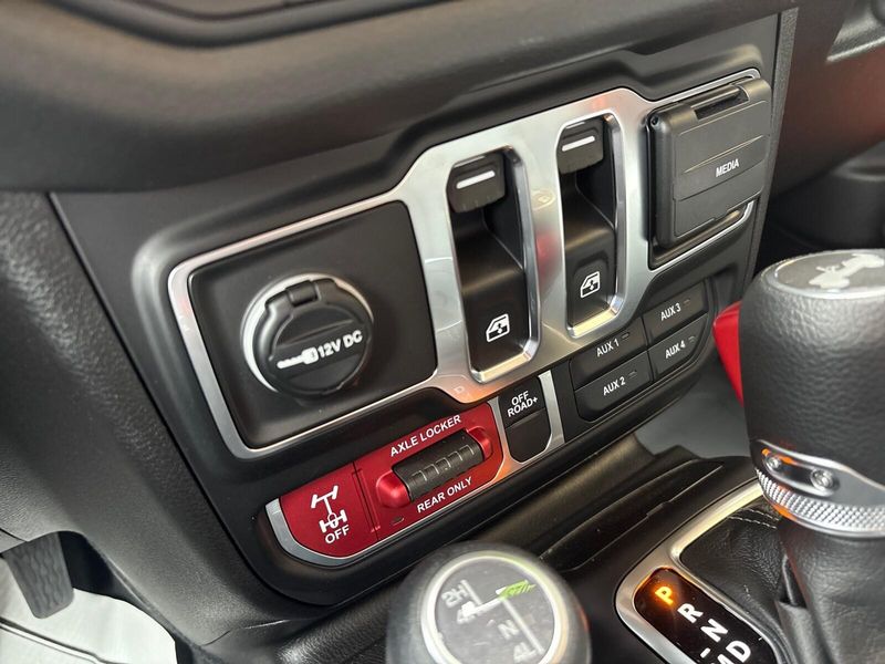 2025 Jeep Wrangler 2-door WillysImage 17