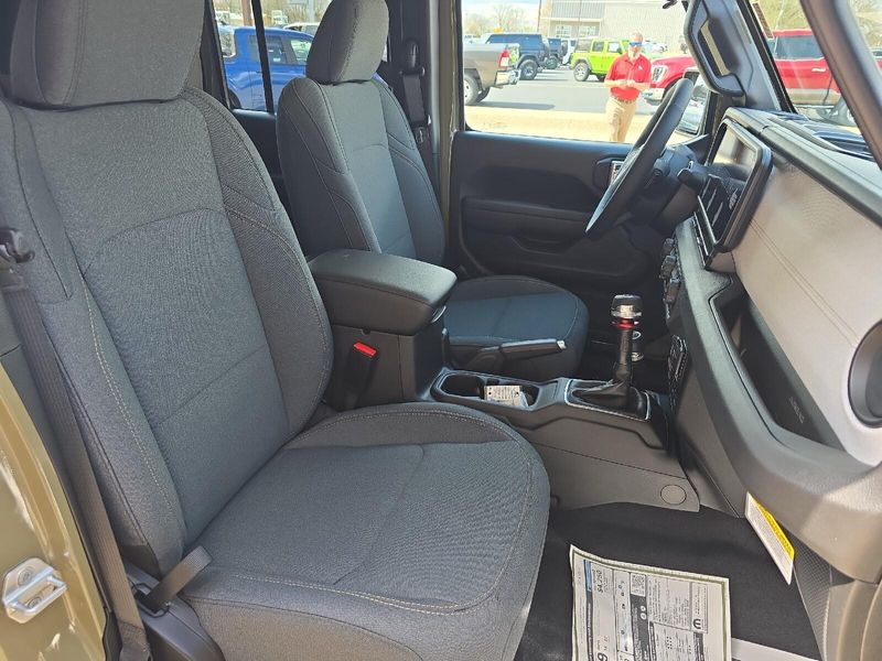 2025 Jeep Wrangler 4-door WillysImage 13