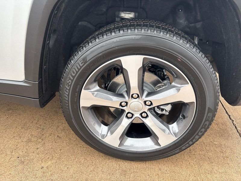 New 2026 Jeep Grand Cherokee Limited 4x4Image 12