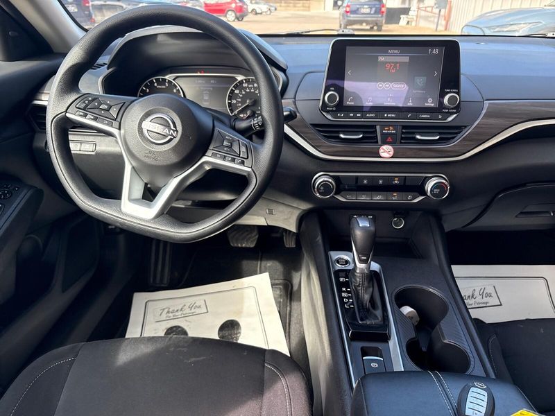 Used 2025 Nissan Altima SVImage 5