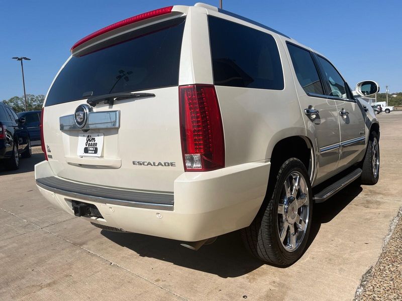 2012 Cadillac Escalade LuxuryImage 12