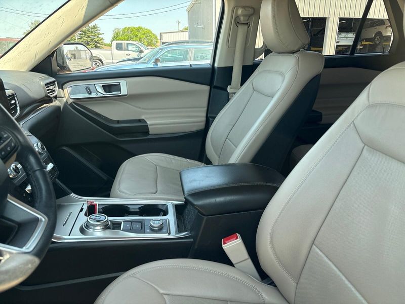 2020 Ford Explorer LimitedImage 3