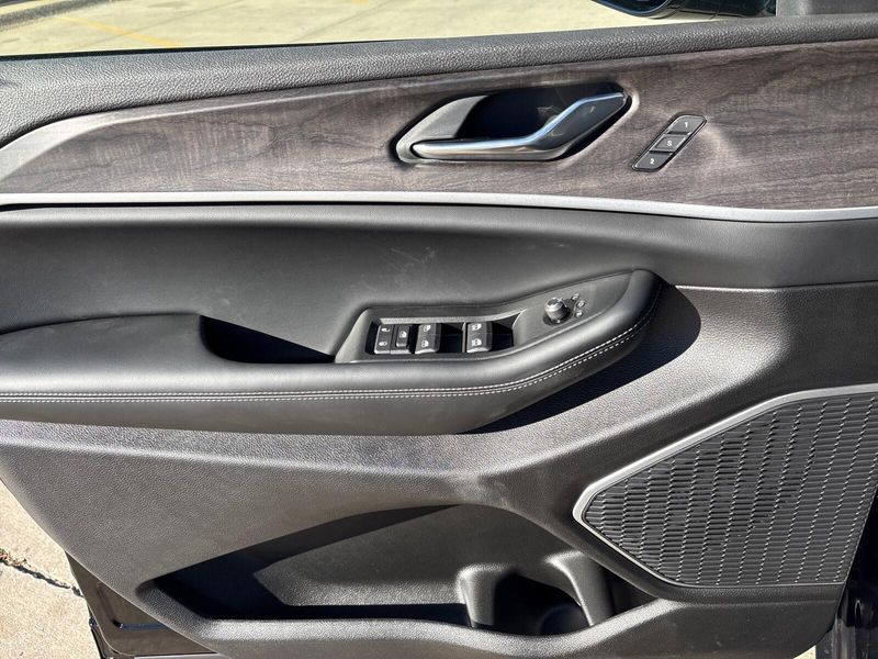 New 2025 Jeep Grand Cherokee L Limited 4x4Image 14