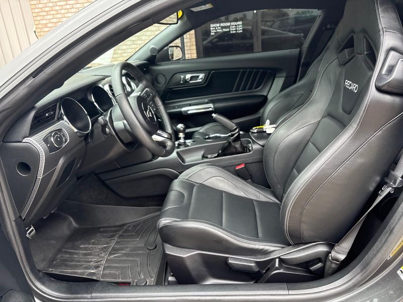 Used 2017 Ford Mustang GT PremiumImage 3