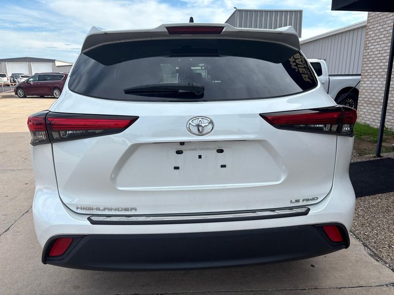 Used 2023 Toyota Highlander LImage 11