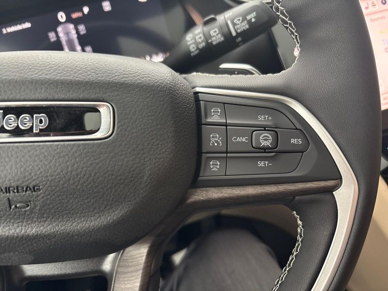 New 2026 Jeep Grand Cherokee Limited 4x4Image 15