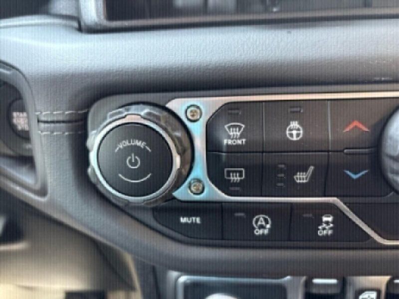 2025 Jeep Wrangler 4-door SaharaImage 19