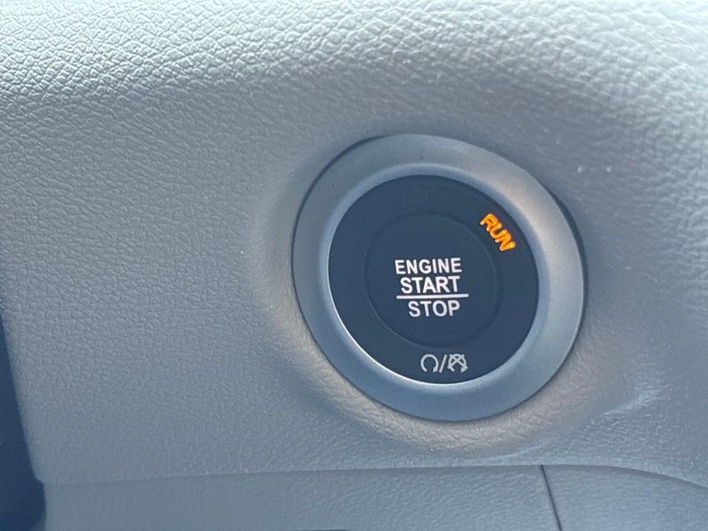 Used 2023 Chrysler Pacifica Touring LImage 19