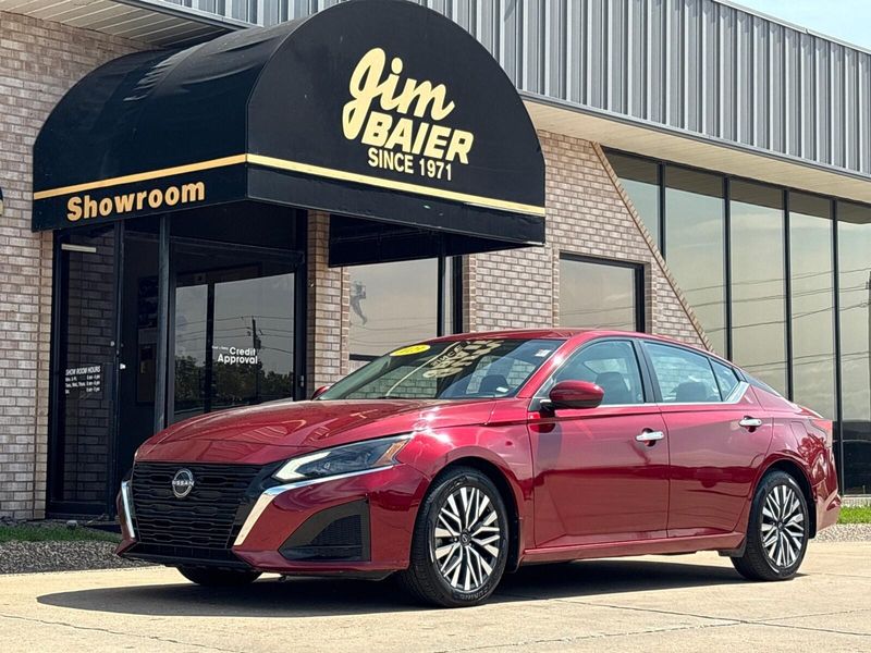 Used 2023 Nissan Altima 2.5 SVImage 1