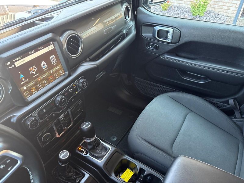 Used 2021 Jeep Wrangler Unlimited SaharaImage 15