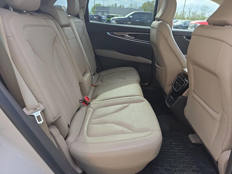 2022 Lincoln Nautilus StandardImage 11