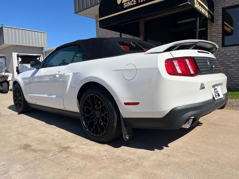 2011 Ford Mustang GTImage 11