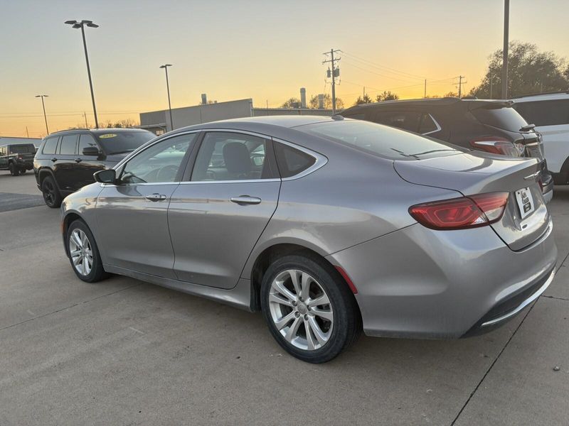 Used 2015 Chrysler 200 LimitedImage 3