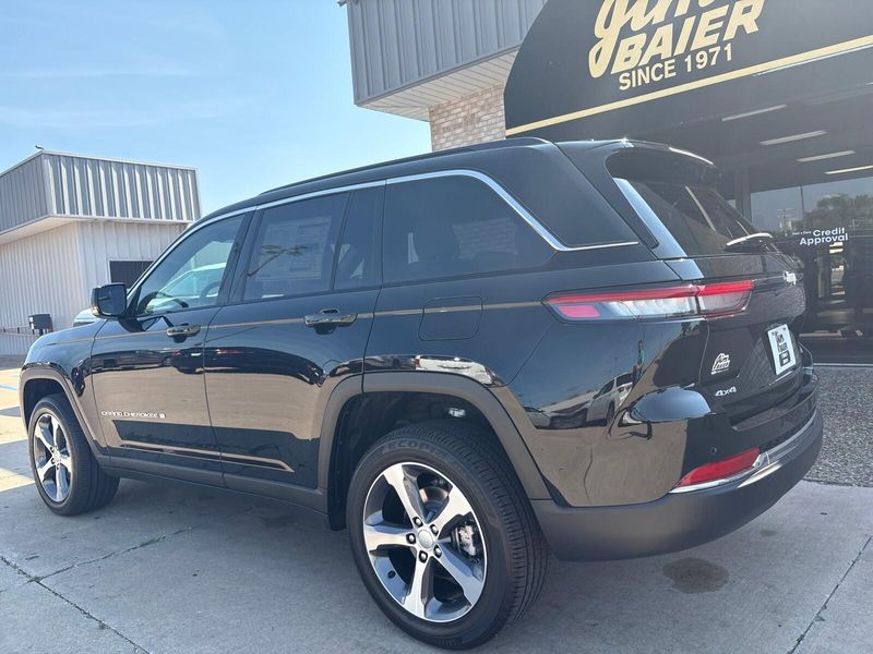 New 2025 Jeep Grand Cherokee Limited 4x4Image 11