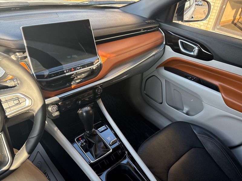 Used 2023 Jeep Compass LimitedImage 16